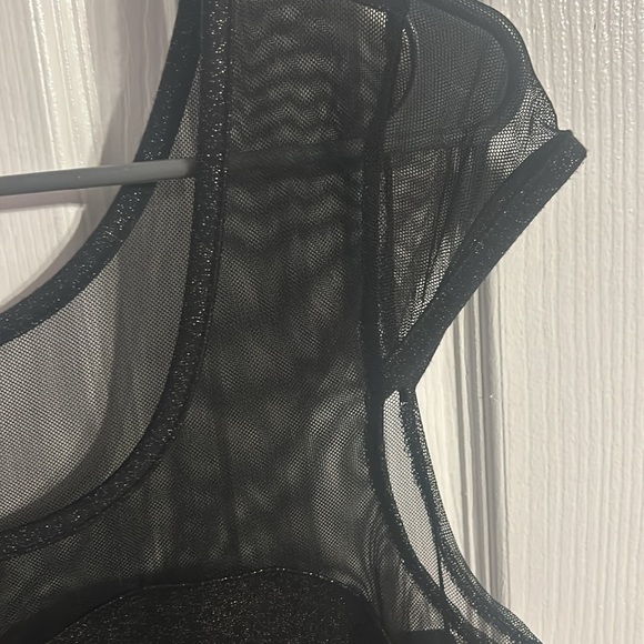 Size large peplum sparkly top with mesh design - Picture 4 of 5